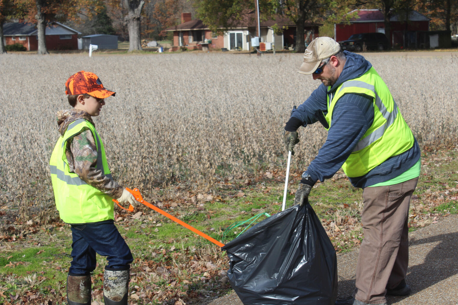 Community helps clean up Puryear
